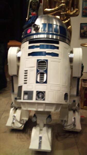 r2d2replica.jpg