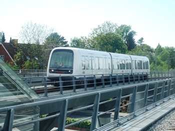 Metrotåg nära Flintholms station