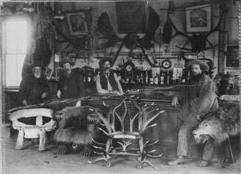 saloon2.jpg