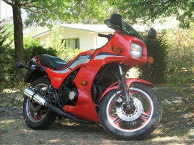 1989_Kawasaki_GPz_750.jpg