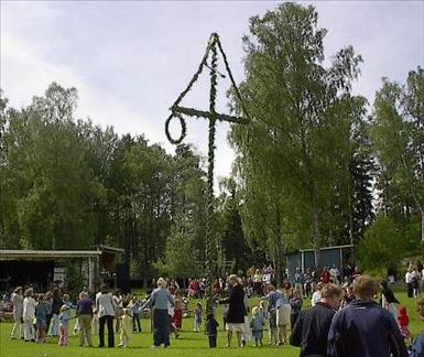 Källa: http://sv.wikipedia.org/wiki/Fil:Maypole_Sweden.jpg