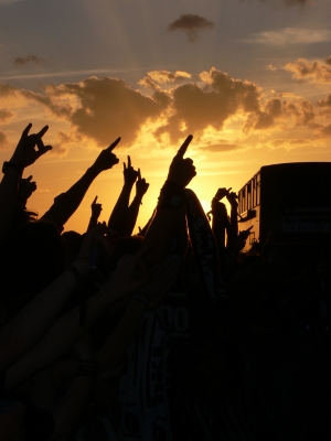 Feier_im_Sonnenuntergang.jpg