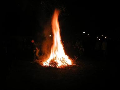 794px-Paskeld800.jpg