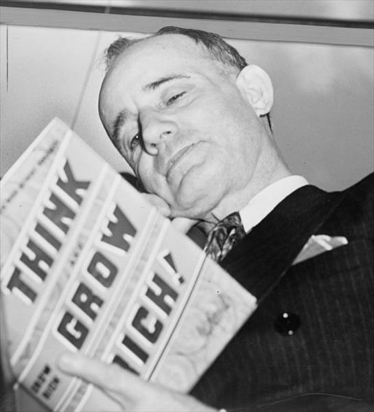 Napoleon Hill håller i sin bok Think and Grow Rich