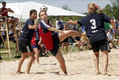 Skott mot mål i beachhandboll