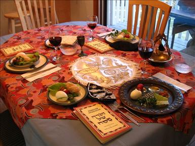 800px-A_Seder_table_setting.jpg