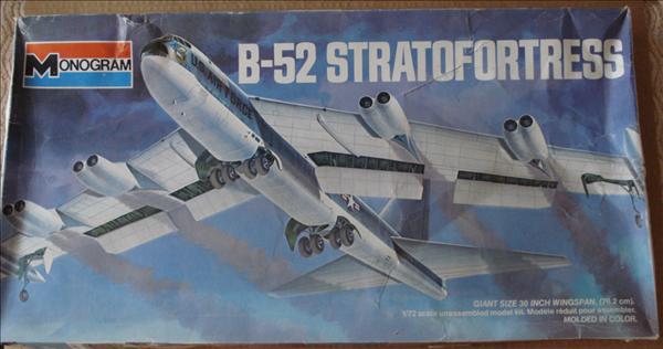 Monogram 8929_B-52 Stratofortress_01b.jpg