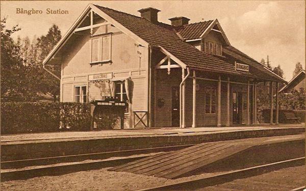 äldre vykort med Bångbro station