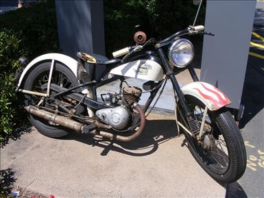 800px-Harley-Davidson_Hummer.jpg