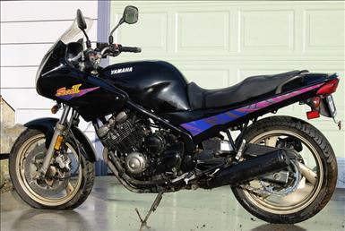800px-Yamaha-XJ600-1996.triddle.jpg