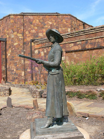 Belle Starr staty